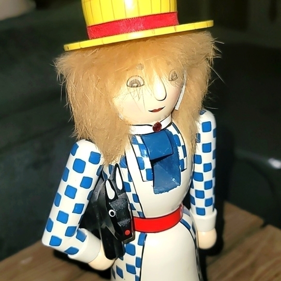 Dorothy Wizzard of Oz Nutcracker - Picture 1 of 2